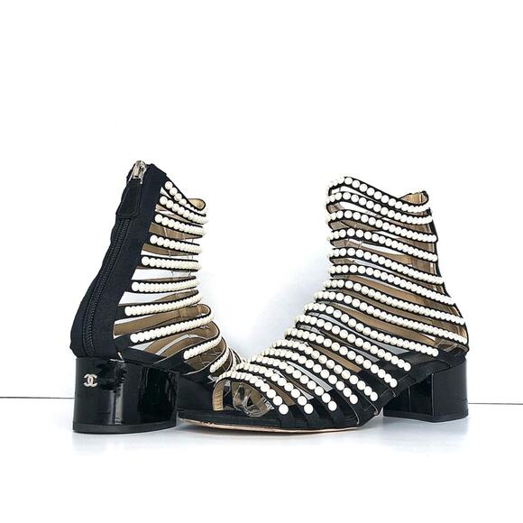 Chanel CC Logo Calfskin Pearl Runway 2016 Gladiator Sandals 39 - Picture 1 of 10